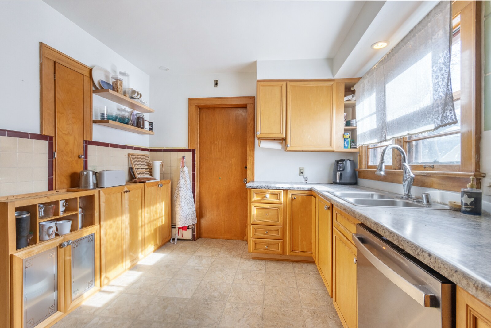 Building Photo - 302 S Brooks St