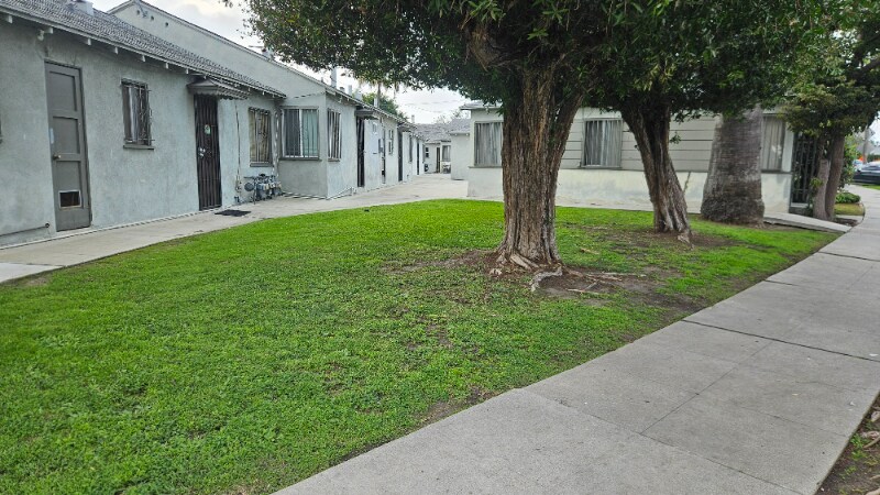 Building Photo - 1120 E Fairview Blvd