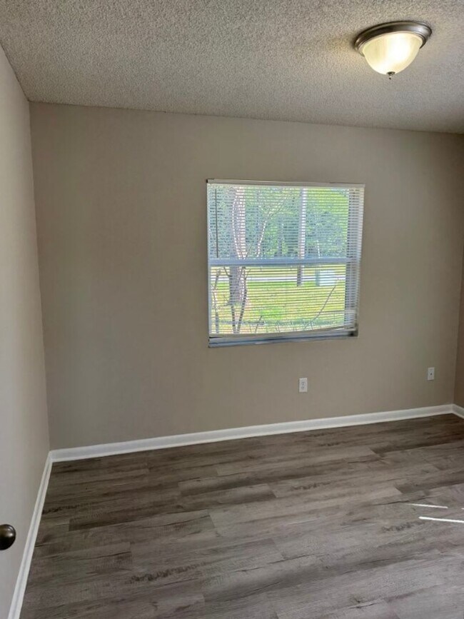 Building Photo - Home For Rent