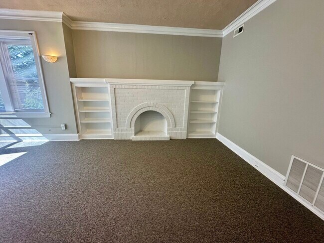 Building Photo - 6327 N Oakley Ave