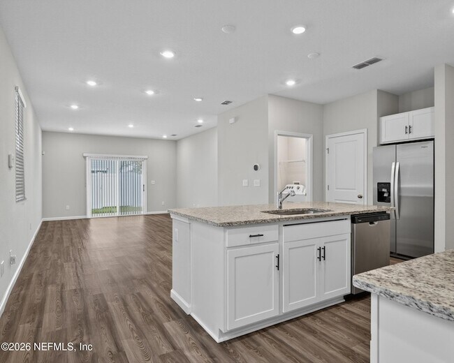 Building Photo - 14757 Cashew Ave