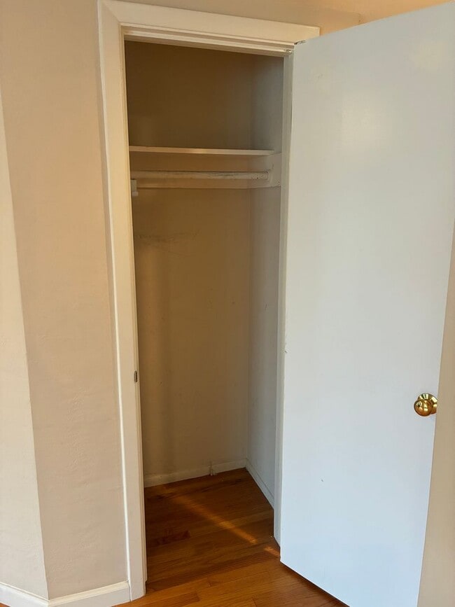 Building Photo - Beautiful 3 bedroom/1.5 bath Home in S. Land Park