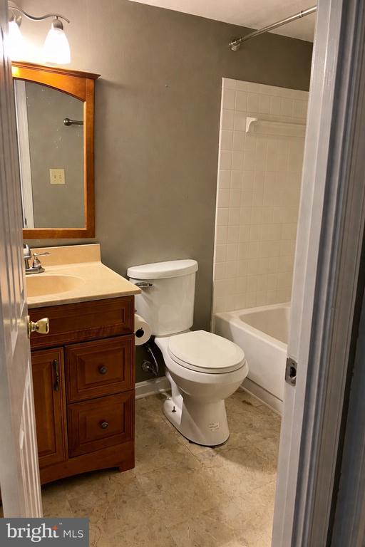 Building Photo - 120 Woodridge Pl