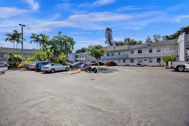 Building Photo - 1860 Venice Park Dr