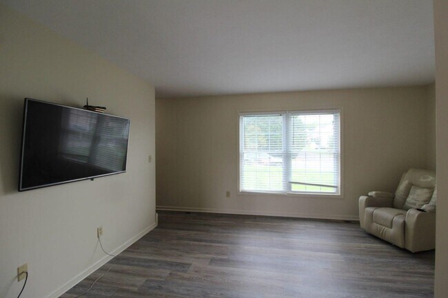 Building Photo - 1311 Stonechris Dr