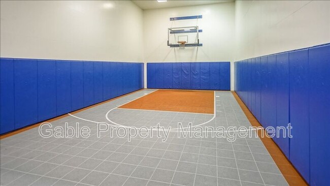 Building Photo - 5515 Canoga Ave