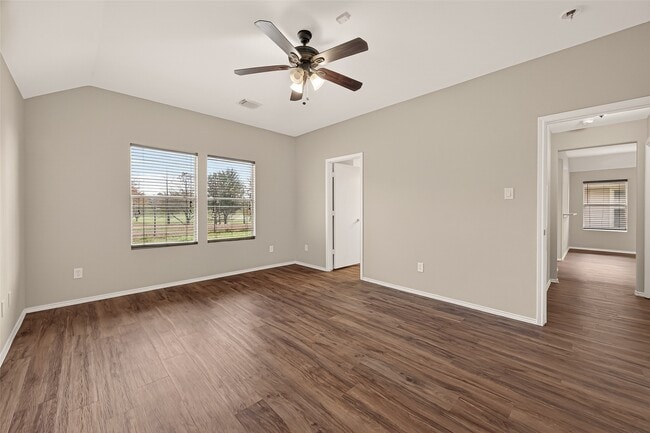 Building Photo - 9418 Belleclaire Ln