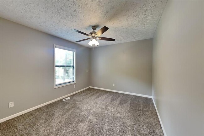 Building Photo - 4006 Maxanne Dr NW
