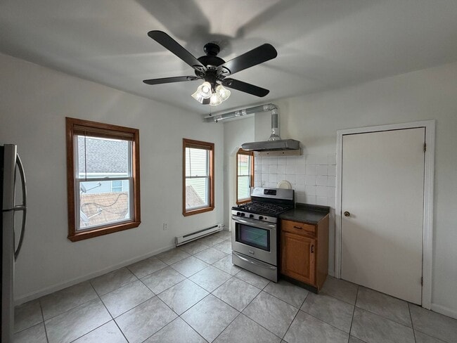 Building Photo - 26 Abbott St