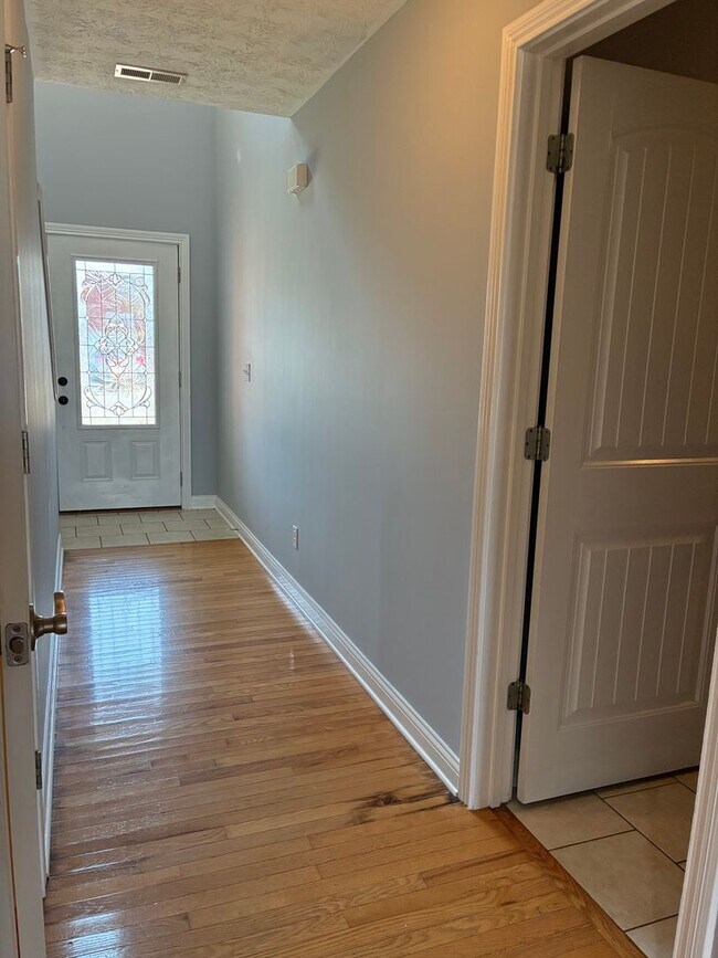 Building Photo - 137 Twin Lakes Dr
