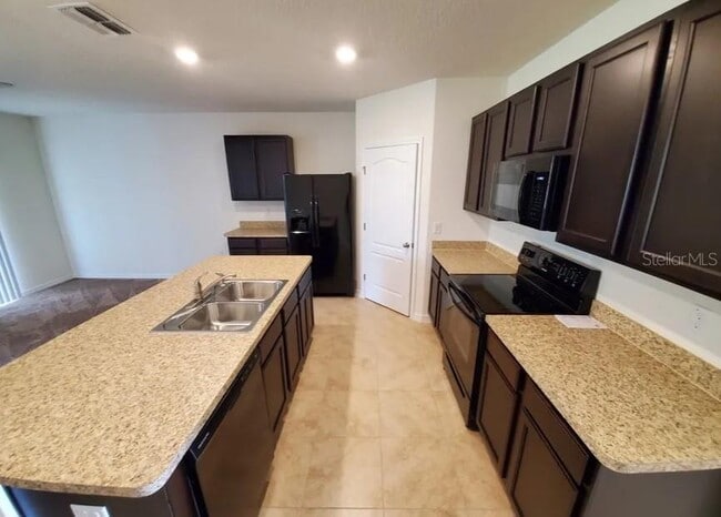 Building Photo - 930 Summer Glen Dr