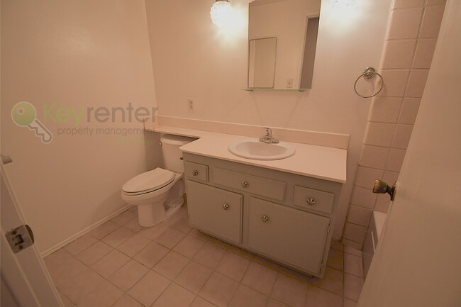 Building Photo - Poway School District | Conveniently locat...