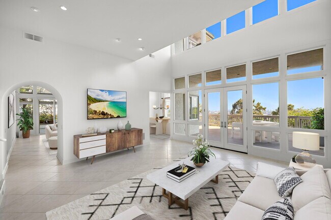 Building Photo - 31 Saint Tropez