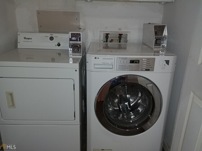 Building Photo - 3651 Telstar Dr