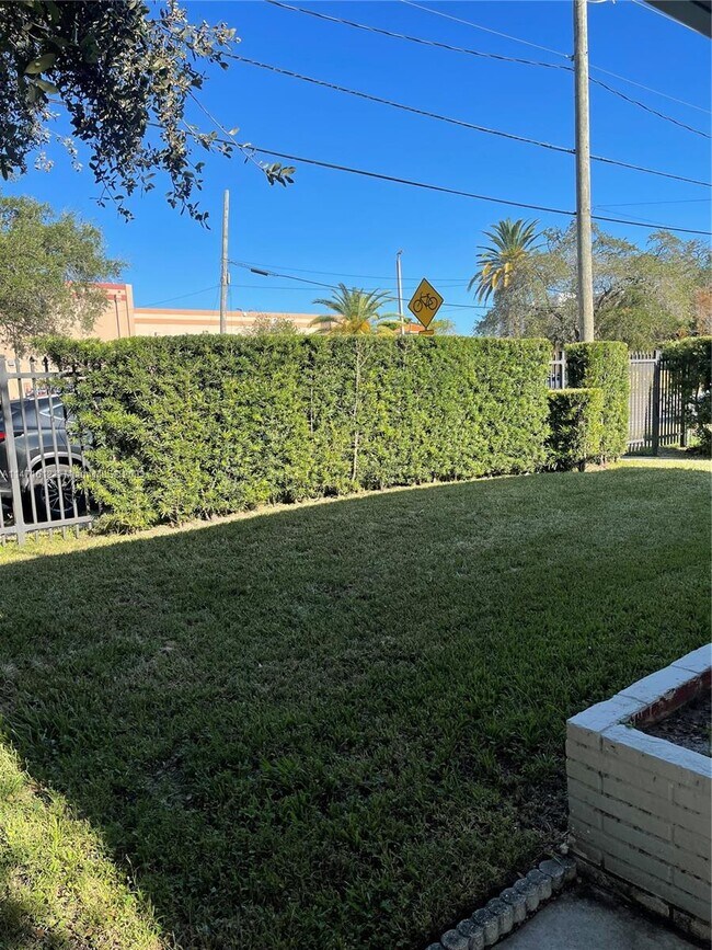 Building Photo - 11890 NE 16th Ave