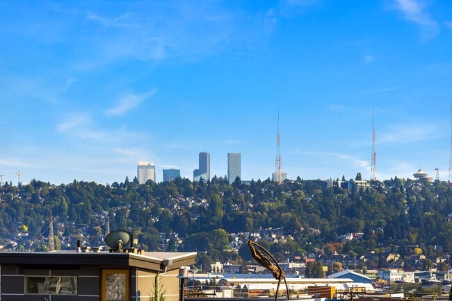 Building Photo - New Ballard Townhome
