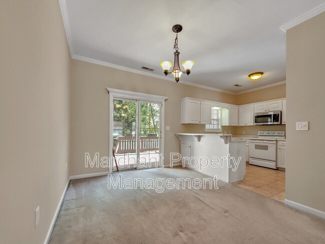 Building Photo - 215 Rexford Dr