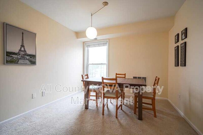 Building Photo - 11923 Parklawn Dr