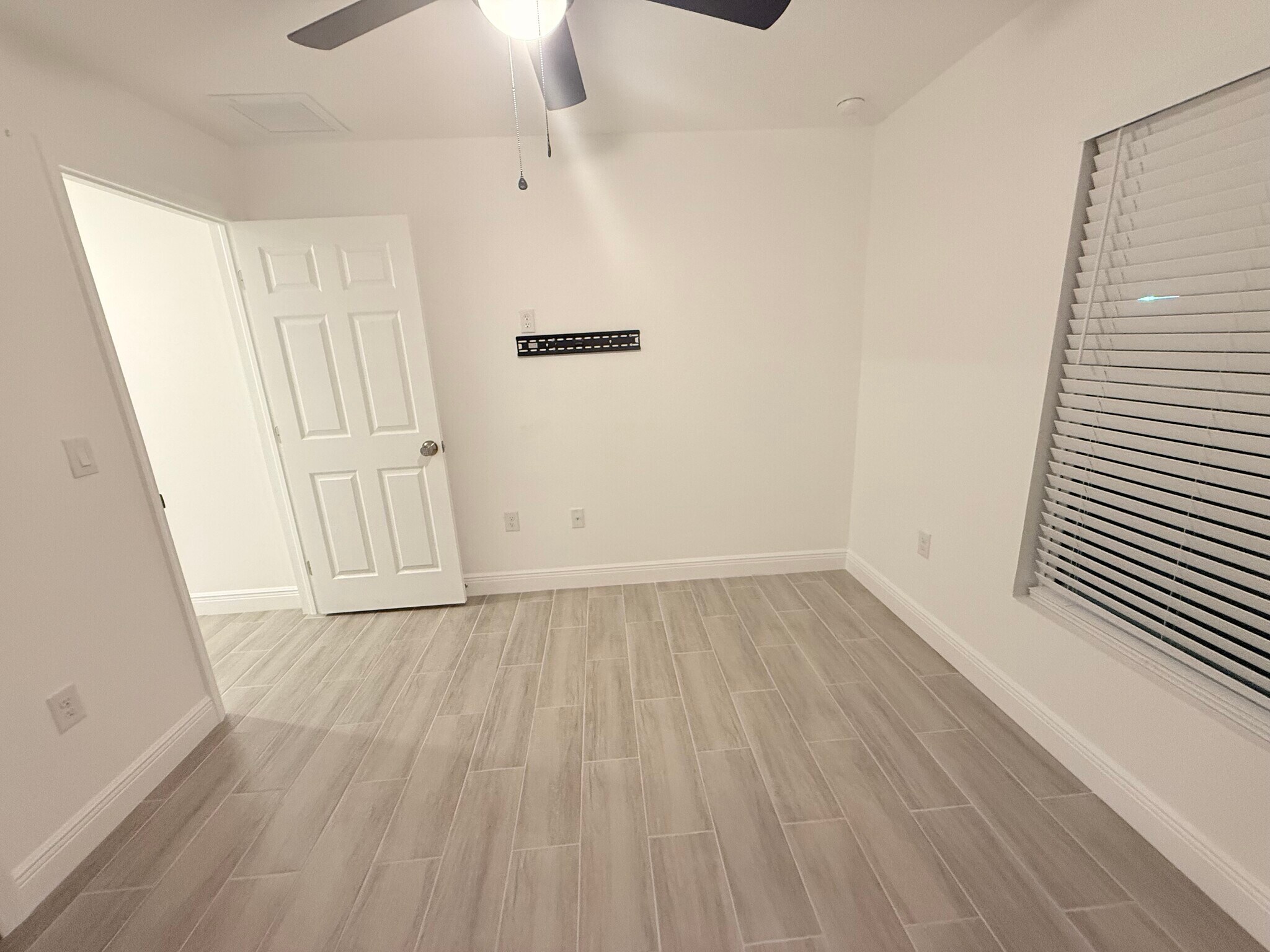 Building Photo - 2156 Edison Ave