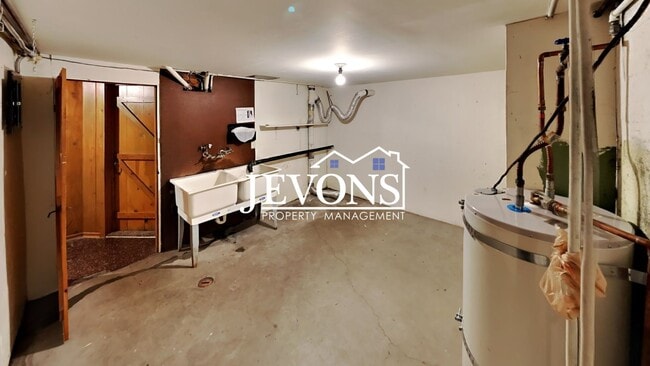 Building Photo - 4105 W Lincoln Ave