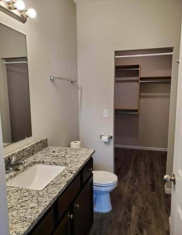 Building Photo - 454 S Longbranch Dr