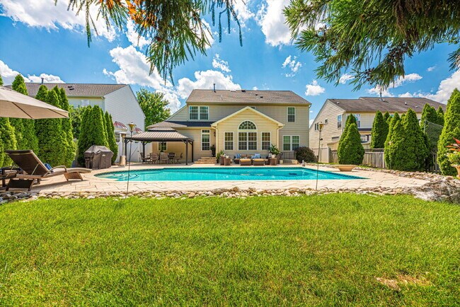 Building Photo - Beautiful 4-Bedroom Colonial in Walkersville