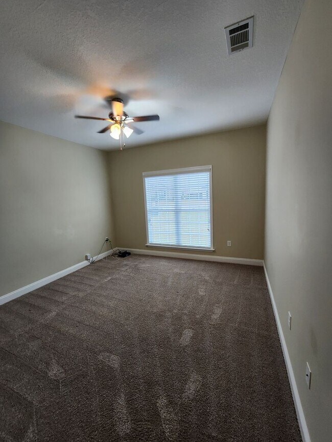 Building Photo - Stylish 3-Bedroom Home with Luxurious Features and Community Perks in Valdosta, GA
