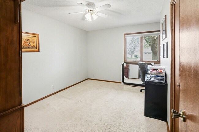 Building Photo - For Rent – 3 Bedroom Home in Sunset Hills, Pella