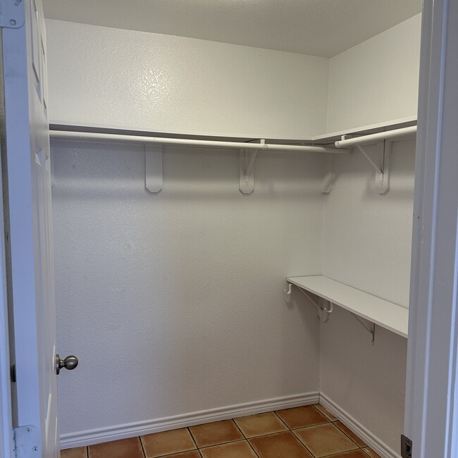 Building Photo - 1704 Lovingood Dr