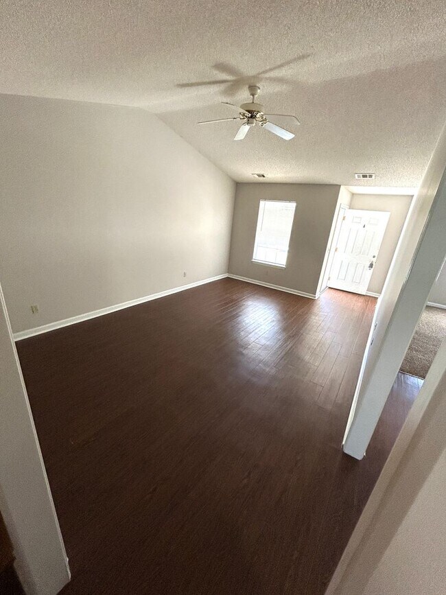 Building Photo - 28 Chatham St