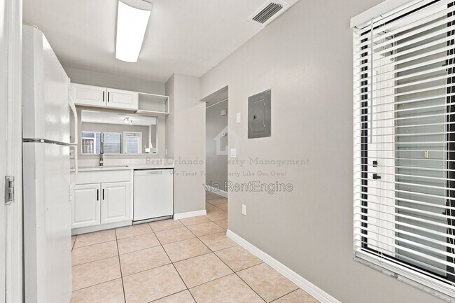 Building Photo - 9430 Torrington Ave