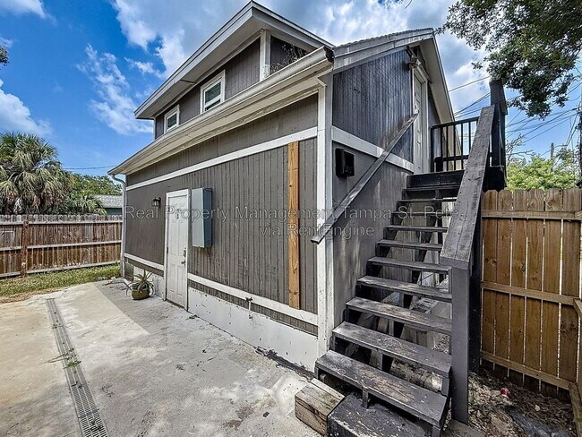 Building Photo - 618 17th Ave S