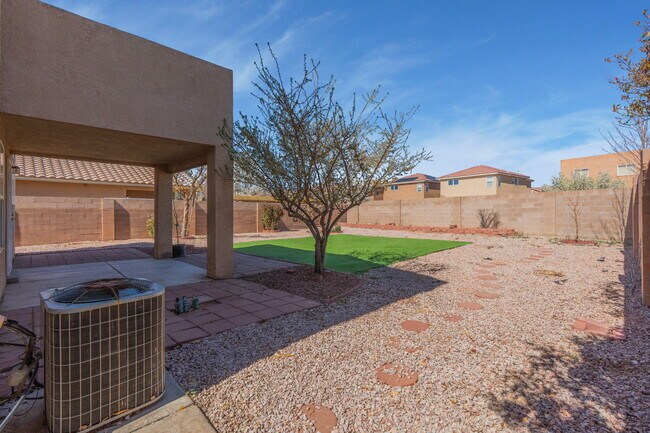 Building Photo - 7351 Sidewinder Dr NE