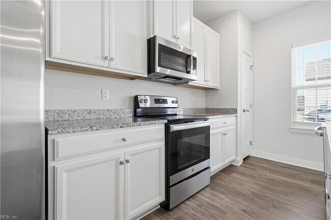 Building Photo - 266 Foxglove Dr