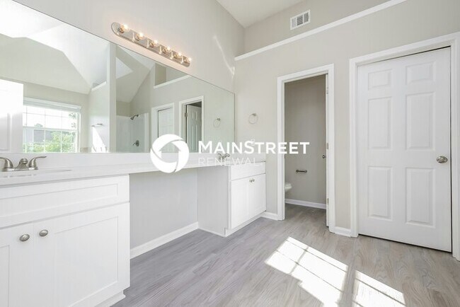 Building Photo - 4 Bedroom Pet-Friendly Home in Atlanta, GA with Main Street Renewal
