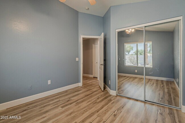 Building Photo - 2020 W Carter Rd