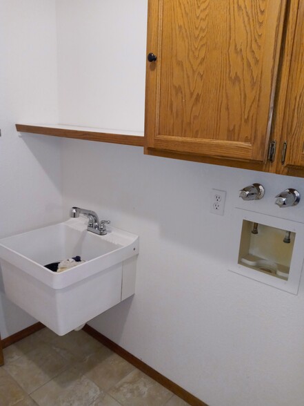 Laundry Room - 2715 Daytona Ave