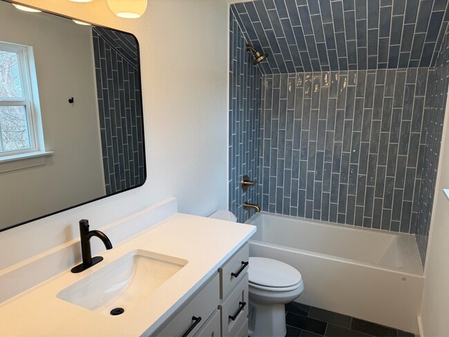 Building Photo - 408 2nd Ave SE