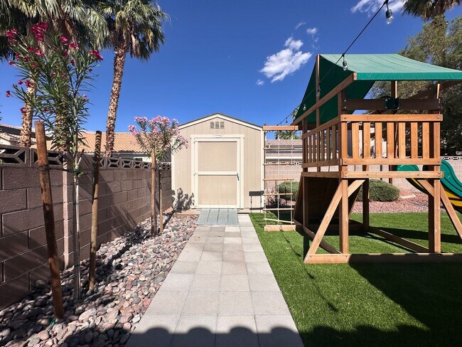 Building Photo - UPGRADED SINGLE STORY HOME WITH 4 BEDS, 2....