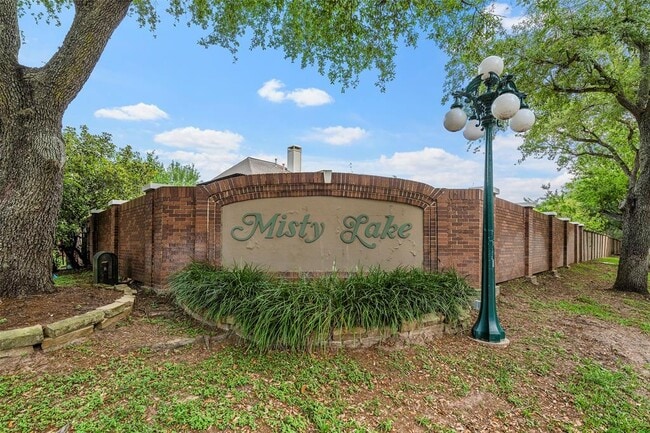 Building Photo - 1123 Misty Lake Dr