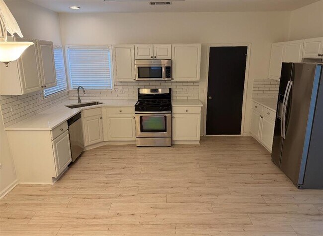 Building Photo - 5868 Valine Way