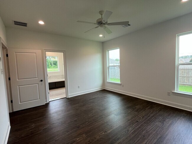 Building Photo - Beautiful new construction in Watson!