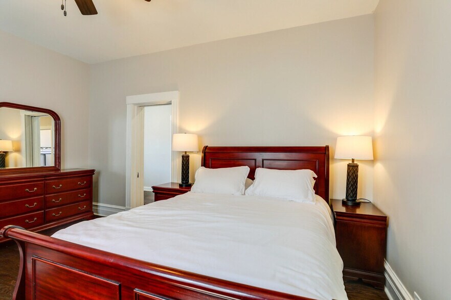 Building Photo - 113 S Mason Ave