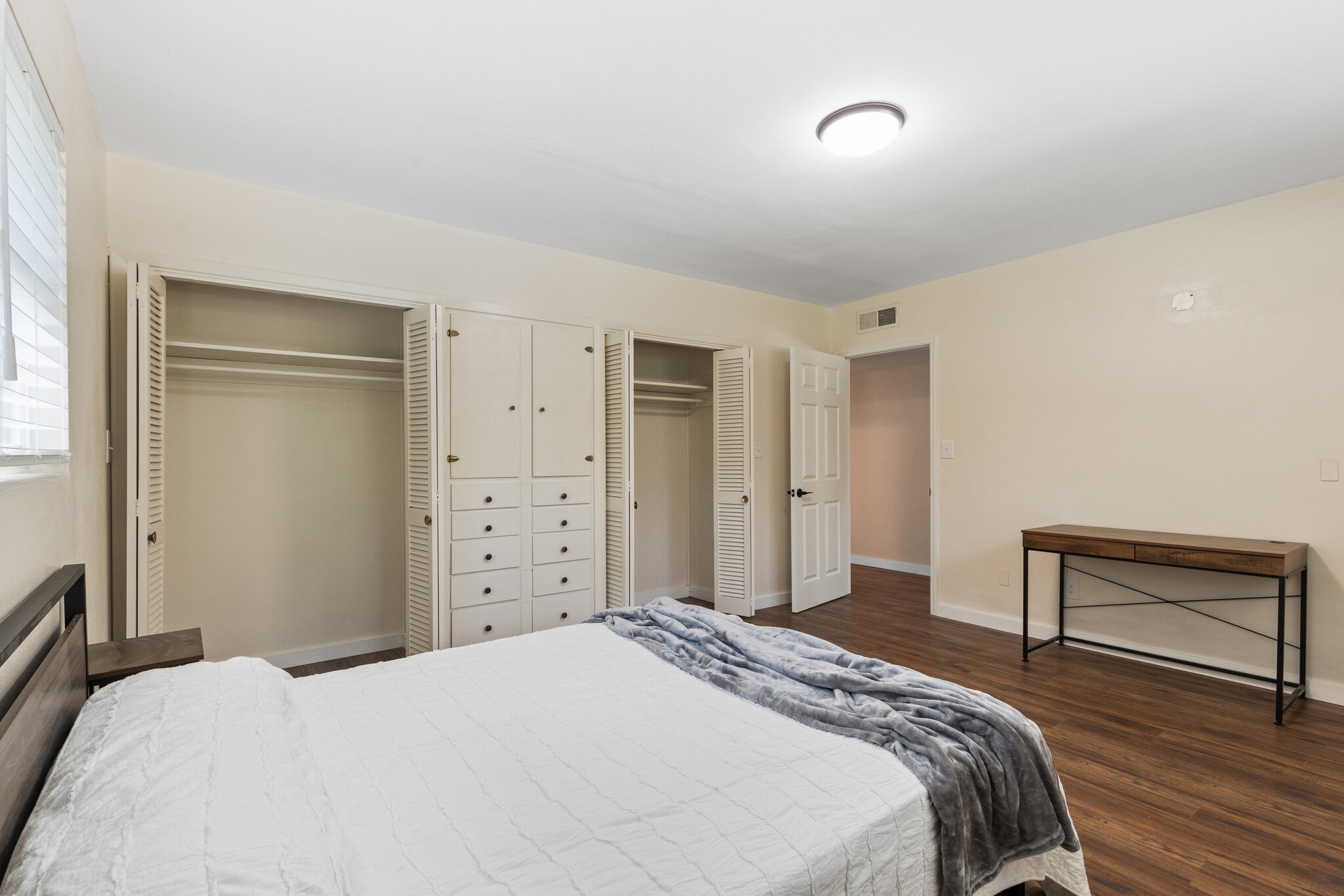 2n downstairs bedroom - 1524 SW 37th Ave