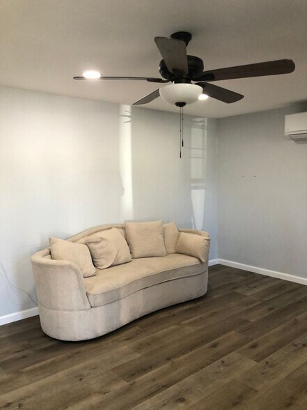 Building Photo - 503 S Sinclair Ave