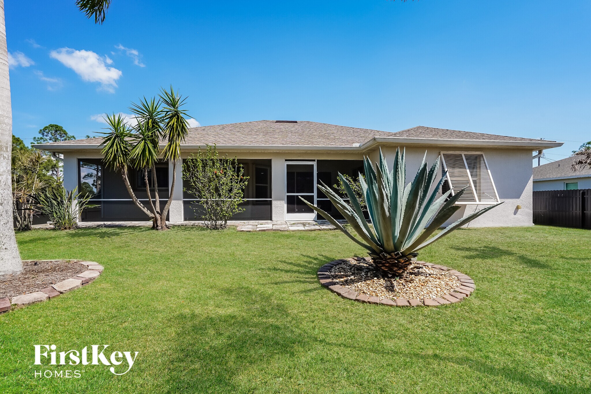 Building Photo - 4028 NE 10th Pl