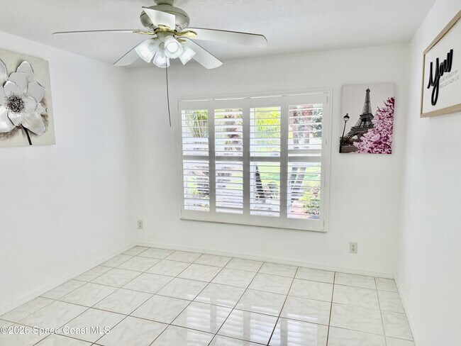 Building Photo - 2141 Chinaberry Cir SE