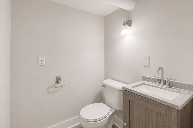 Building Photo - 2954 Central Pkwy