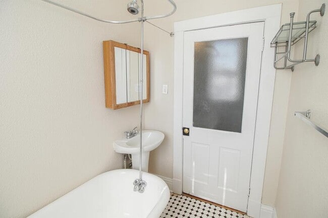 Building Photo - 1531 N Washington St