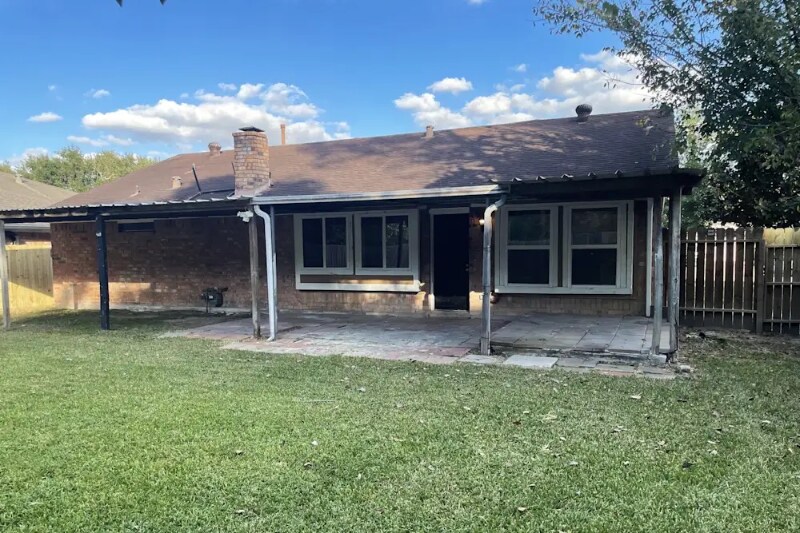 Building Photo - 8705 Saratoga Forest Dr